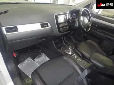 Mitsubishi OUTLANDER PHEV