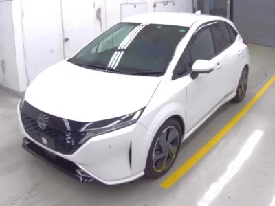 Nissan AURA