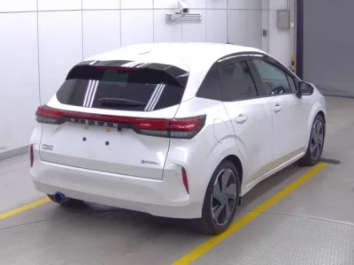 Nissan AURA