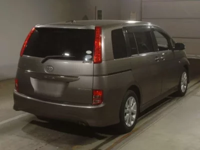 Toyota ISIS