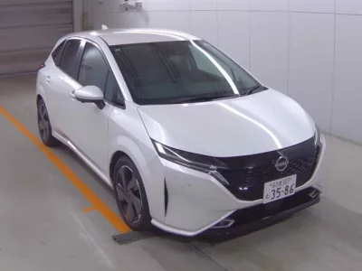 Nissan AURA