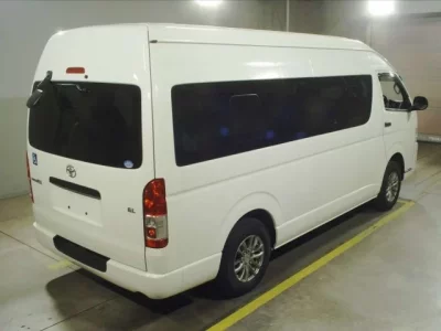 Toyota REGIUS ACE COMMUTER