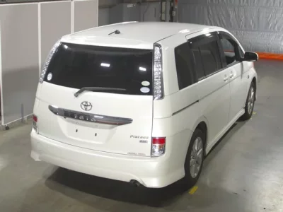 Toyota ISIS