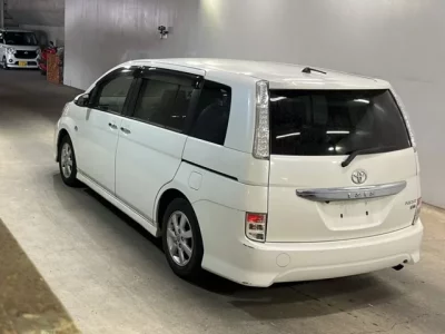 Toyota ISIS