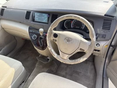 Toyota ISIS