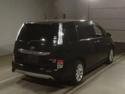 Toyota ISIS