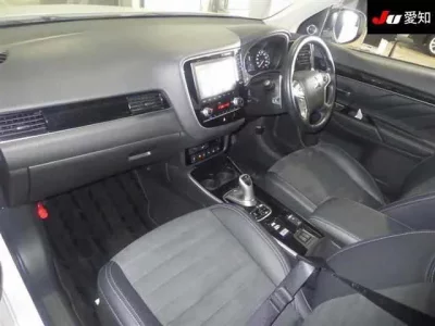 Mitsubishi OUTLANDER PHEV