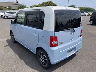 Toyota PIXIS SPACE