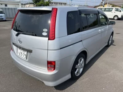 Toyota ISIS