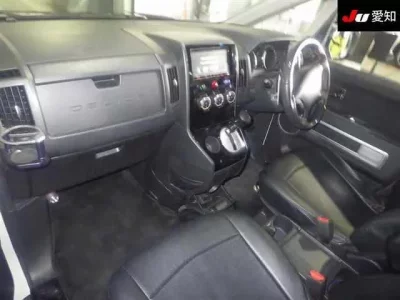 Mitsubishi DELICA D5