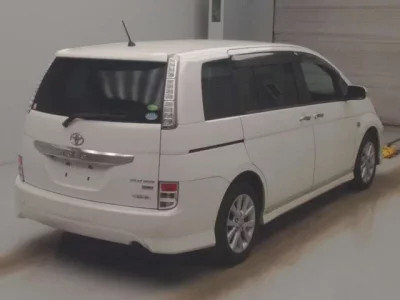 Toyota ISIS