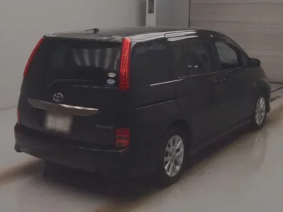 Toyota ISIS