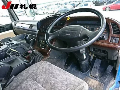 Isuzu GIGA