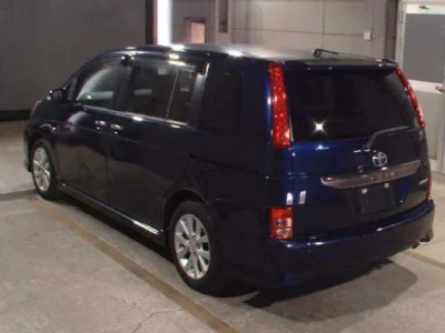 Toyota ISIS