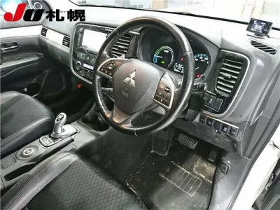 Mitsubishi OUTLANDER PHEV
