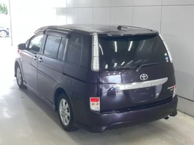 Toyota ISIS