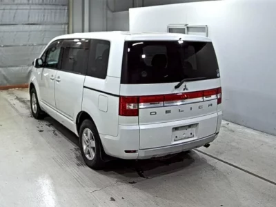Mitsubishi DELICA D5