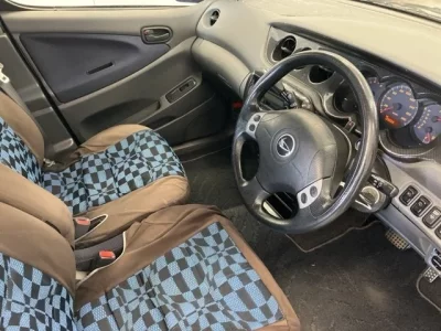 Daihatsu YRV