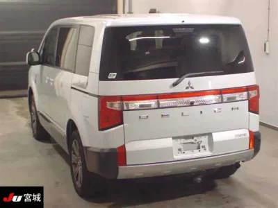 Mitsubishi DELICA D5
