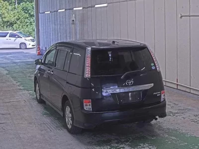 Toyota ISIS