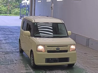 Toyota PIXIS SPACE