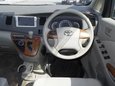 Toyota ISIS