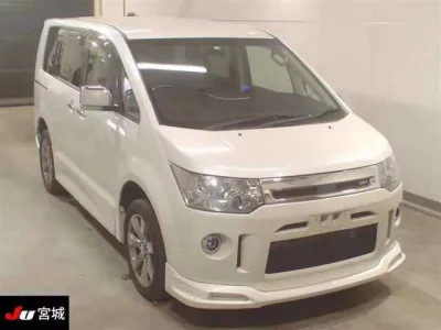 Mitsubishi DELICA D5