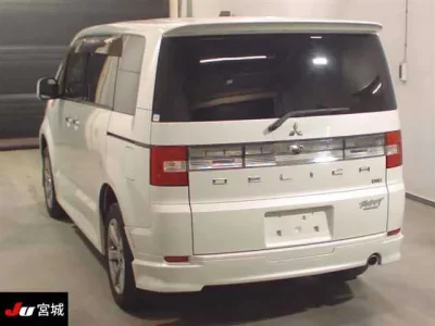 Mitsubishi DELICA D5