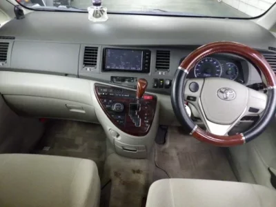 Toyota ISIS
