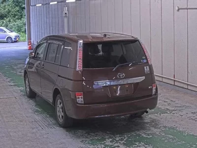 Toyota ISIS