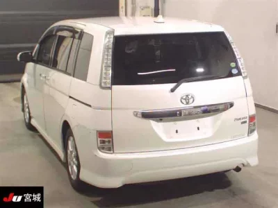 Toyota ISIS