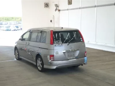 Toyota ISIS
