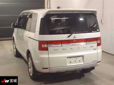 Mitsubishi DELICA D5