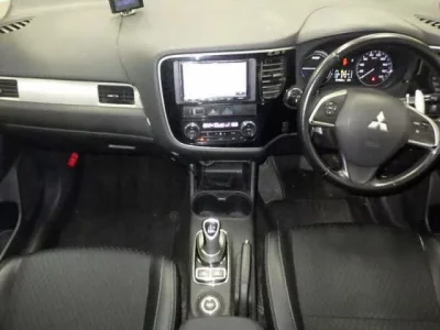 Mitsubishi OUTLANDER PHEV