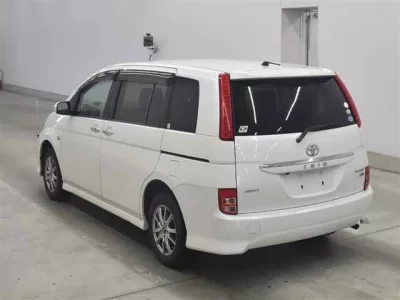 Toyota ISIS