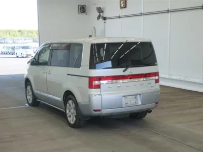 Mitsubishi DELICA D5
