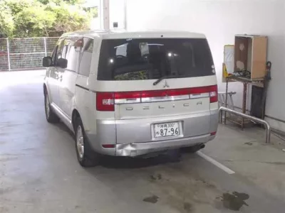Mitsubishi DELICA D5
