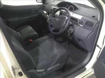 Toyota RAUM