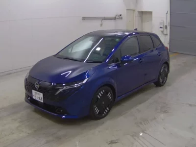Nissan AURA