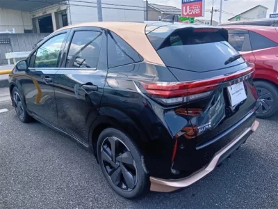 Nissan AURA