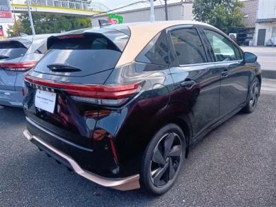 Nissan AURA