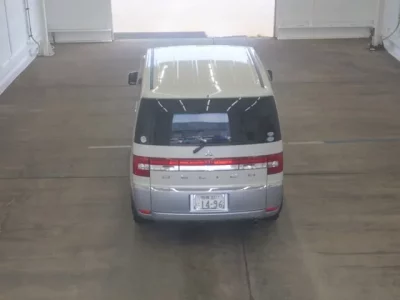 Mitsubishi DELICA D5