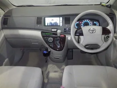 Toyota ISIS