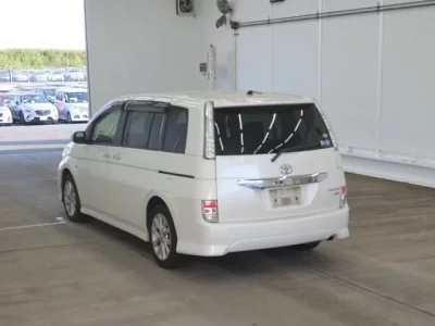 Toyota ISIS