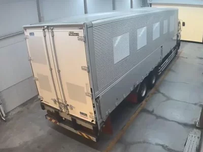 Isuzu TRUCK