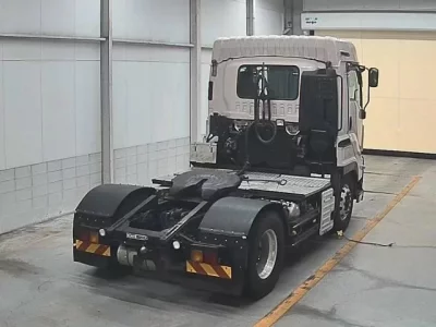 Isuzu TRUCK