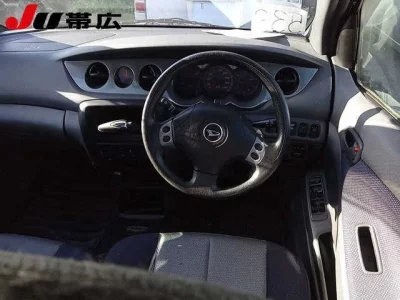 Daihatsu YRV