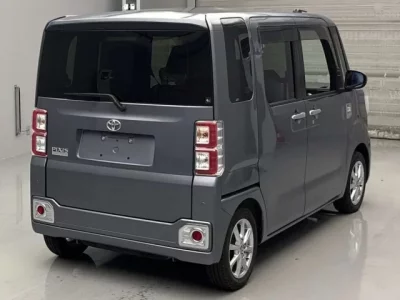 Toyota PIXIS MEGA