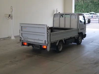Nissan TRUCK