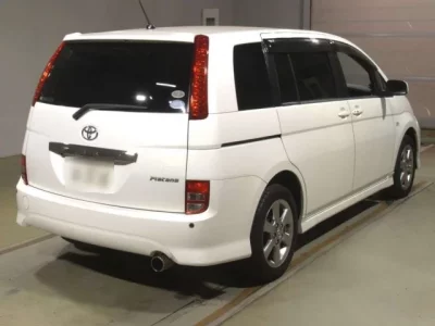 Toyota ISIS